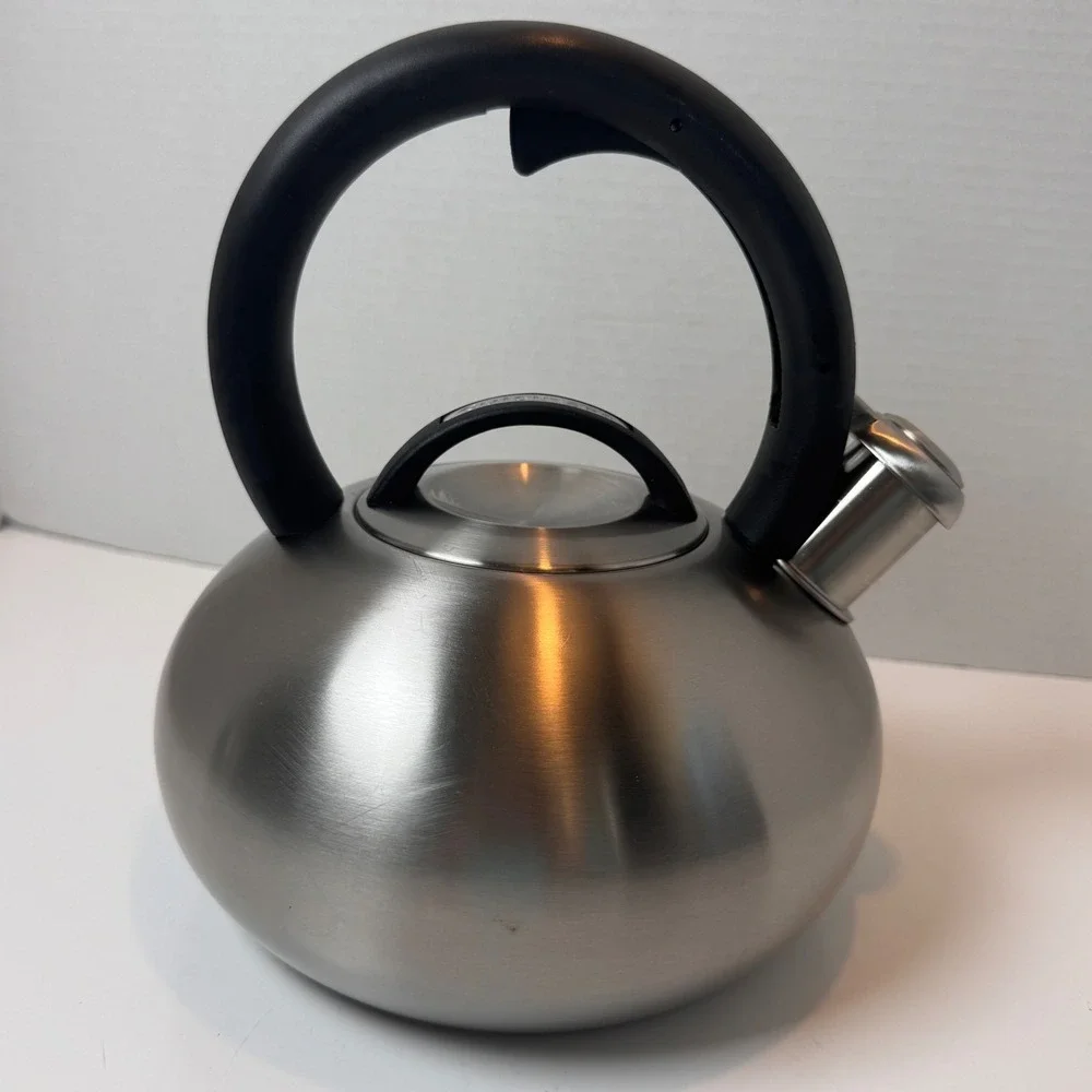 Cuisinart Tea Kettle Unisex 2QT Silver CTK-SS4 Brushed Stainless Steel Whistling